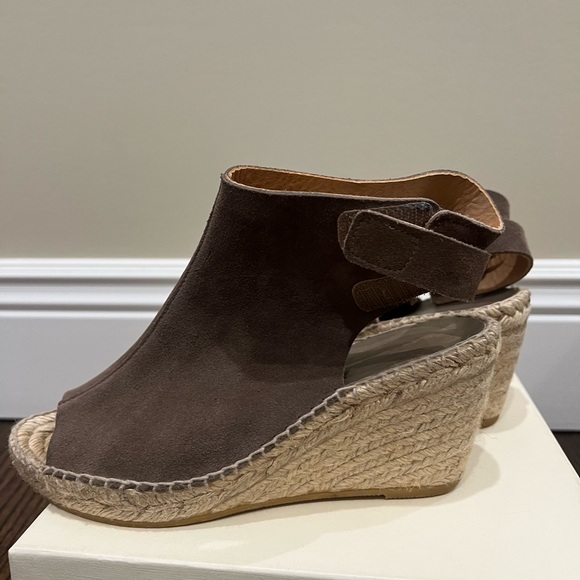 Bettye Muller Download Taupe Suede